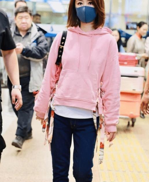 粉色卫衣搭配图片,粉色卫衣搭配指南