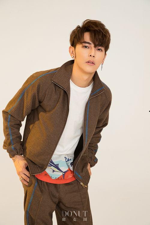 汪东城最近生活照,休闲时光尽显魅力风采