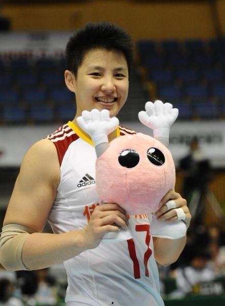 女排张磊个人资料简介,女排精神传承者，赛场上的铁血战士